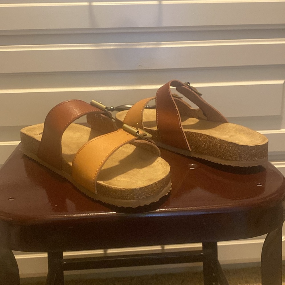 EUC. Brown and Tan Sandals. Women’s Size 10 - Picture 12 of 13